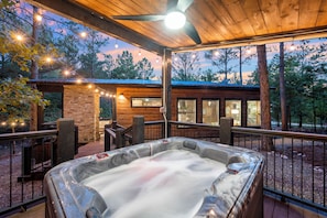 Terrace/patio - Peaceful 1-bedroom cabin with spa bathroom in Broken Bow (Broken Bow)