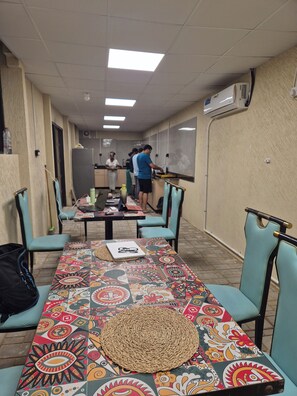 Living area - Bombay Backpackers DXB Airport (Dubai)