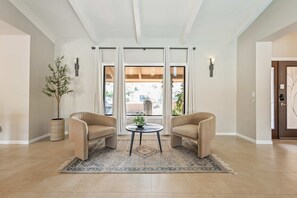 Maison, plusieurs lits, accès piscine, vue piscine (Scottsdale Clubhouse) | Intérieur