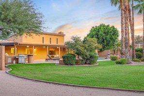 Exterior - Scottsdale Clubhouse With Pool and Basketball (Scottsdale)