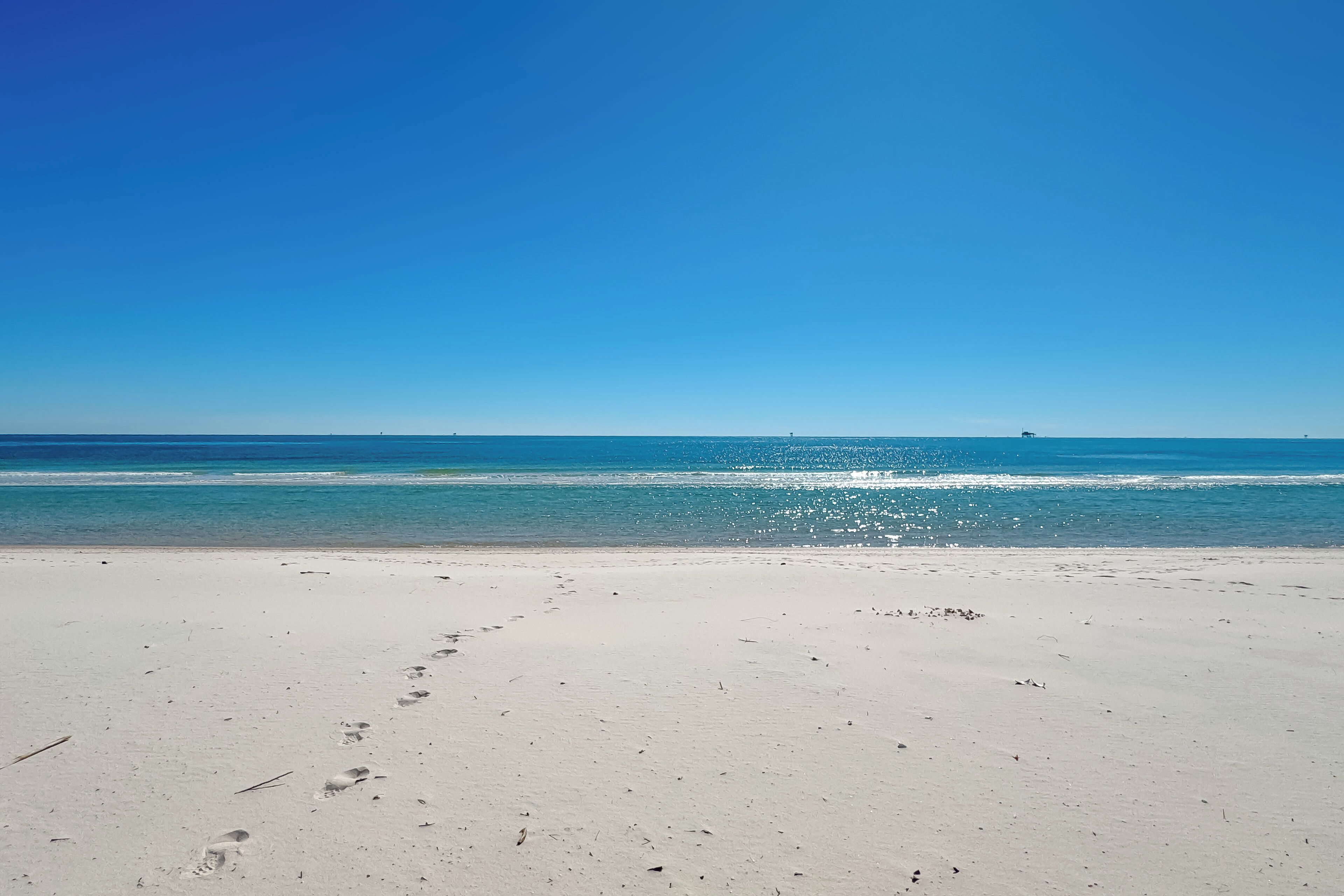 Na praia, espreguiçadeiras 
