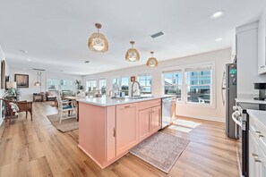 Fridge, microwave, oven, stovetop - New! Super Cute 2BR "Almost" Beachfront Home, Gulf Views, Steps To Beach (Gulf Shores)