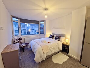 Iron/ironing board, internet, bed sheets - Peaceful Bristol Retreat | 20 Mins to City Centre (Bristol)