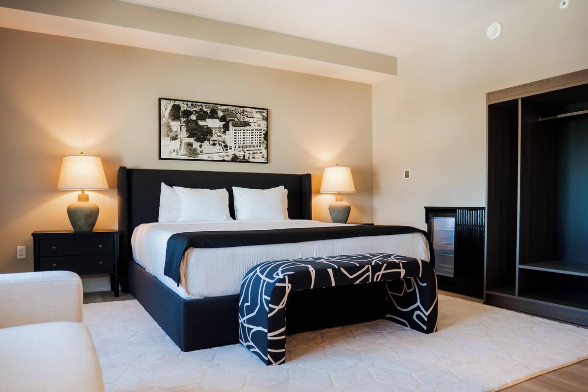 Luxury King Room | 房內夾萬、遮光窗簾/窗簾、熨斗/熨衫板、免費 Wi-Fi