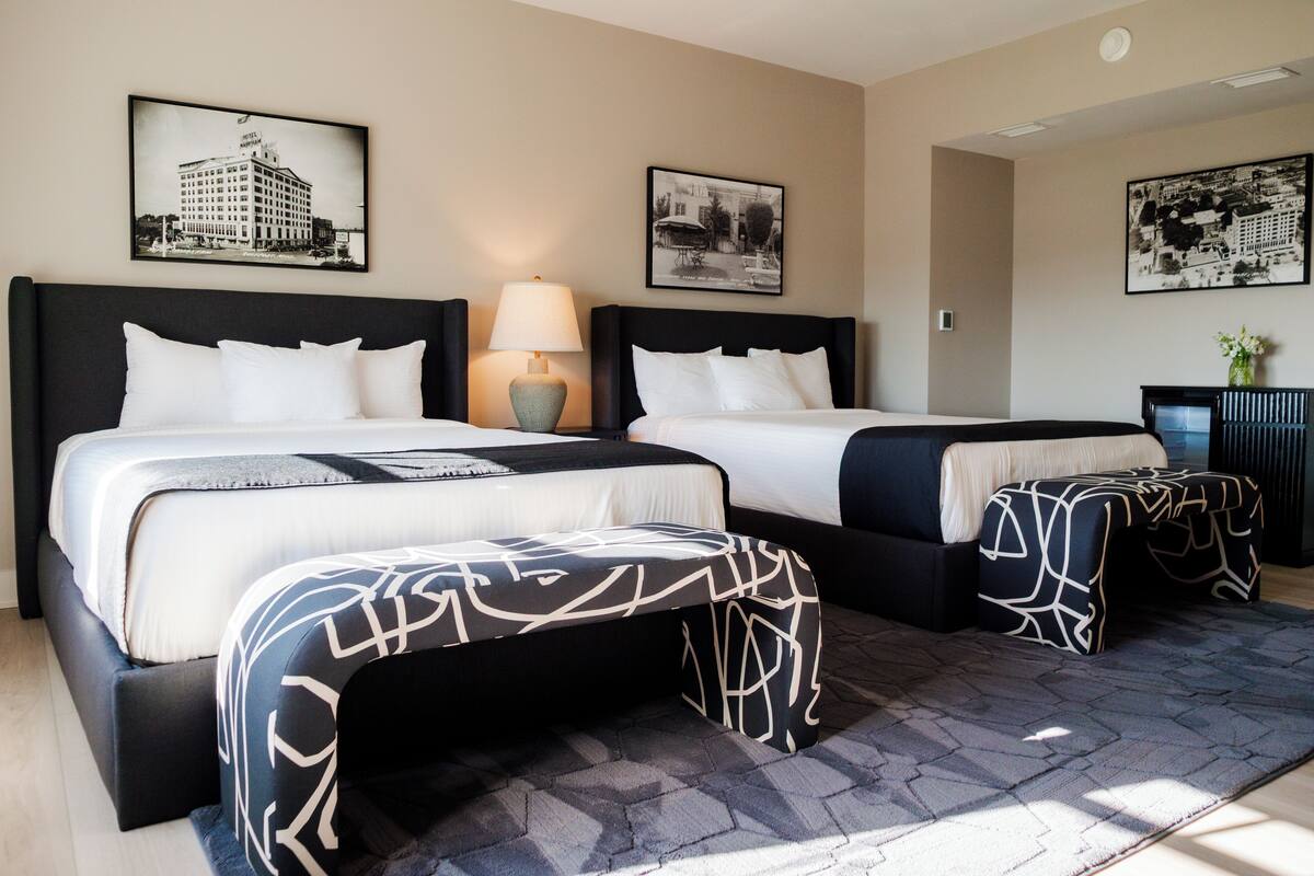 ADA Double Queen Standard Room | 房內夾萬、遮光窗簾/窗簾、熨斗/熨衫板、免費 Wi-Fi