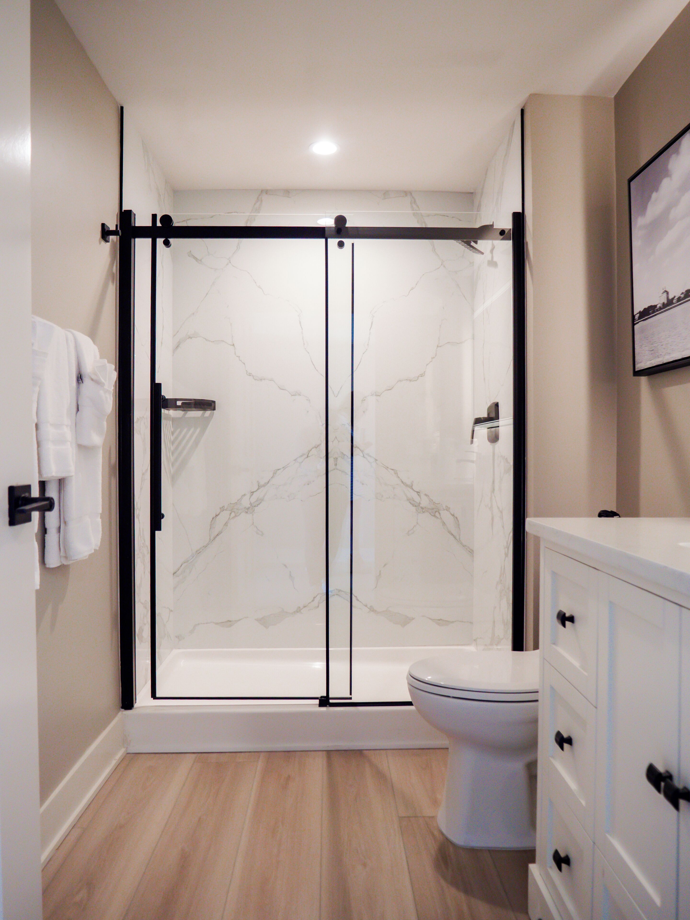King Standard Hearing Accessible | Bathroom