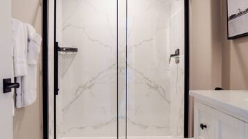 King Standard Hearing Accessible | Bathroom