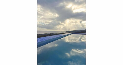 Escape to Hilltop Paradise — a luxury oceanview villa in Jamaica featuring a rooftop infinity pool, serene suites, and peaceful island vibes. Perfect for birthdays, group getaways, retreats, and unforgettable Caribbean escapes.