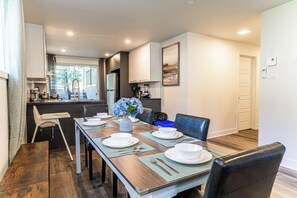 Dining - 1756 Rue Balmoral | 3BR / 1BA Modern City Retreat (Longueuil)