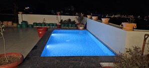 12 室外游泳池