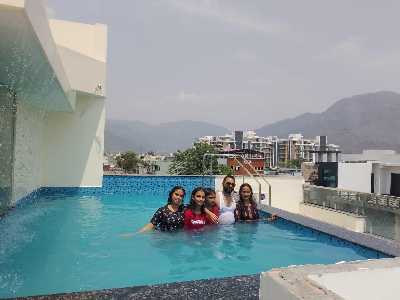 12 개의 야외 수영장