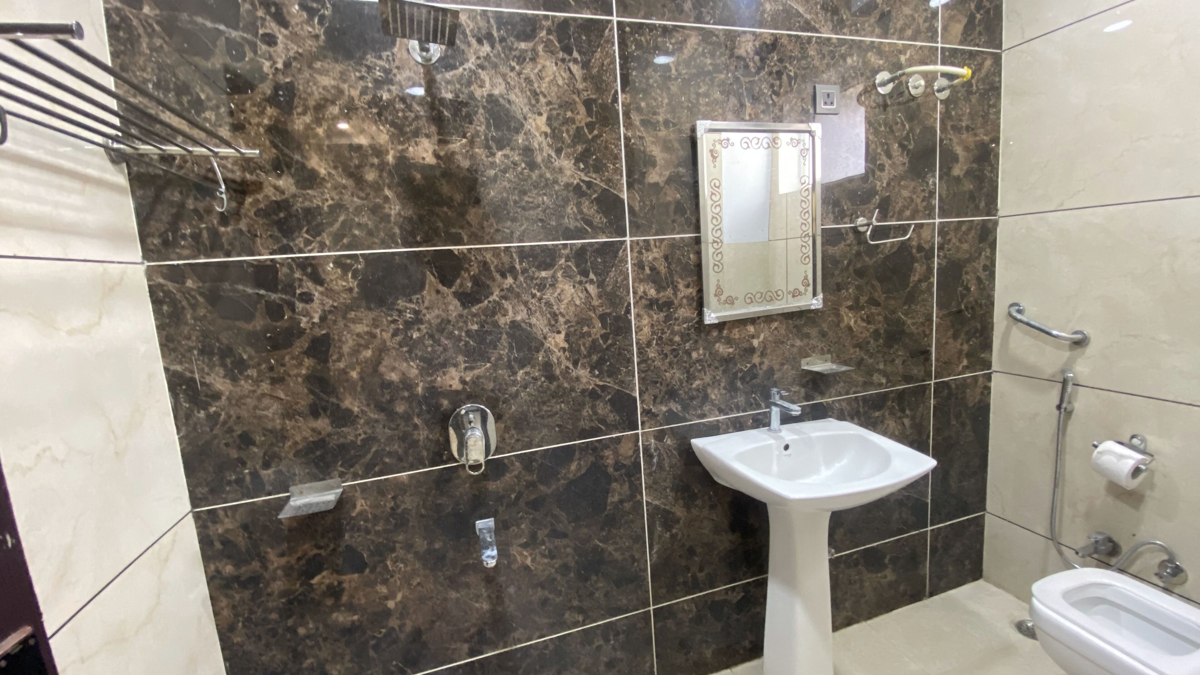 淋浴设施、免费洗浴用品、吹风机、毛巾