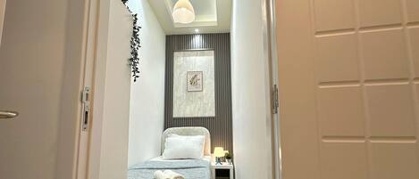 Chambre Simple Économique, balcon | Draps en coton égyptien, literie de qualité supérieure, surmatelas