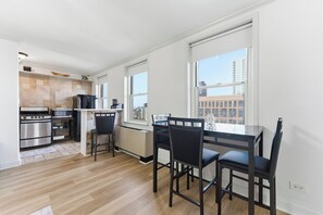 Dining - The View at Peachtree Towers (Atlanta)
