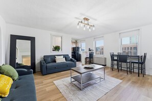 Smart TV - The View at Peachtree Towers (Atlanta)