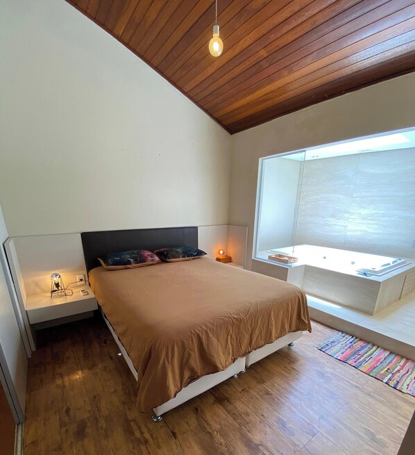 Honeymoon House, Jetted Tub | Private spa tub - Casa 5 Ruas com Hidro - Rio Tavares Florianopolis (Florianópolis)