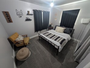 3 bedrooms, iron/ironing board, WiFi, bed sheets