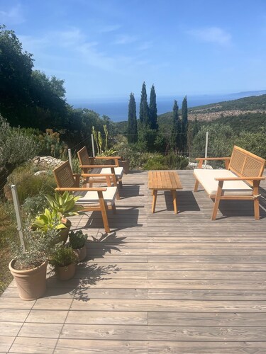 A magnificent haven of peace in the Peloponnese, between mountains and sea