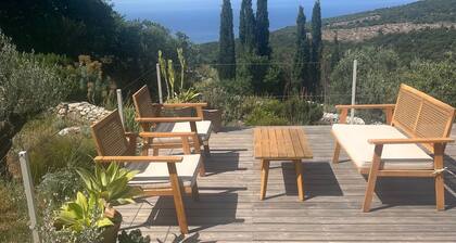 A magnificent haven of peace in the Peloponnese, between mountains and sea