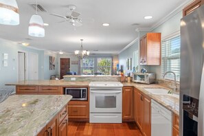 Fridge, microwave, oven, stovetop - Naples Park Home: Beach, Shops & Relaxation (Naples Park)