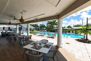 Outdoor dining - 3BR on Stonebridge Golf Course-Naples FL (Naples)