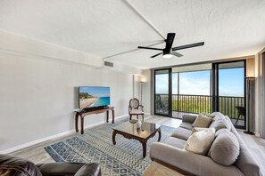 TV - Surf Colony-10th Floor, Amazing views. (Naples)