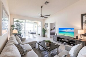 TV - Naples Escape with Beautiful Lake Views (Naples)