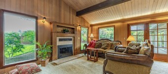 3-bedroom house in delightful Eugene with cool AC and comfort