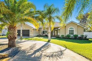 Exterior - 4BR Family Retreat with Pool, Lanai, Bikes & Games (Palm Coast)