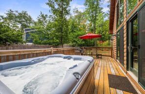 Terrace/patio - Cozy Woodland Escape w/Hot Tub-Near Attitash (Bartlett)