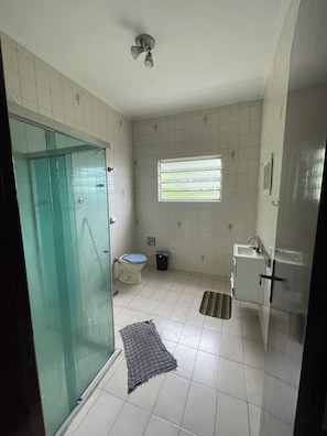 Basic Shared Dormitory, Beach View | Bathroom | Shower, soap - Hostel casarão (São Vicente)