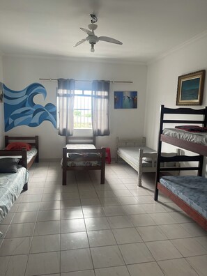 Basic Shared Dormitory, Beach View | Free WiFi - Hostel casarão (São Vicente)