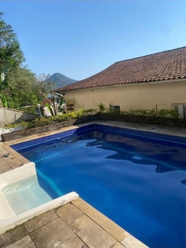 Outdoor pool - Hostel casarão (São Vicente)