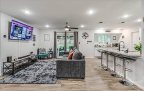 Smart TV, video games, DVD player, offices - This house is a 3 bedroom(s), 2.5 bathrooms, located in San Antonio, TX. (San Antonio)