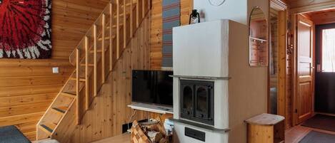 Iron/ironing board, travel cot, WiFi, bed sheets