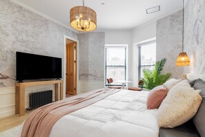 Tabla de planchar con plancha, wifi y ropa de cama 