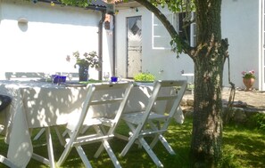 Outdoor dining - Beautiful home in Baskemölla with house sea view (Baskemölla)
