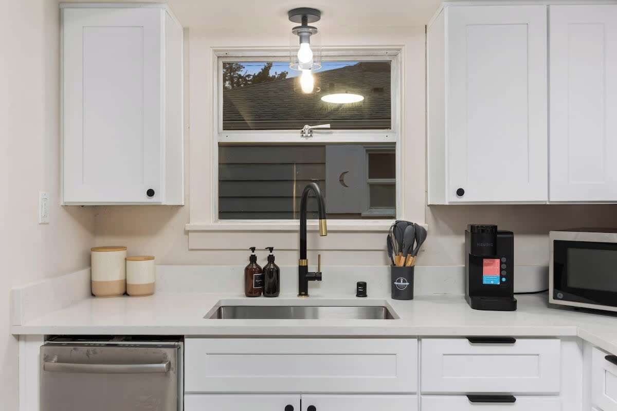 雪櫃、微波爐、焗爐、爐具