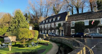 Cosy Cotswold Cottage in Bibury w/ Private Parking - Perfect Romantic Getaway