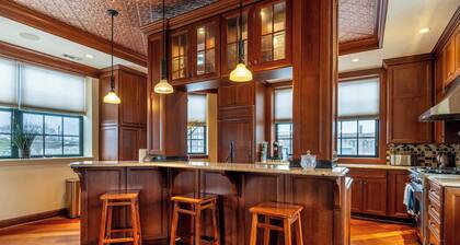 Grand Luxury Loft right Downtown