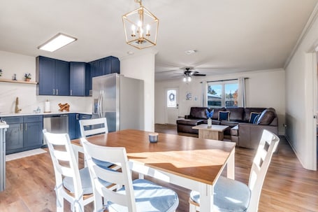 Interior. Clean 3-bedroom house with backyard in Pilot Point - BLUEBONNET