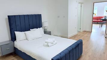 Iron/ironing board, Internet, bed sheets