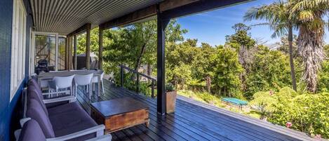 屋外ダイニングエリア