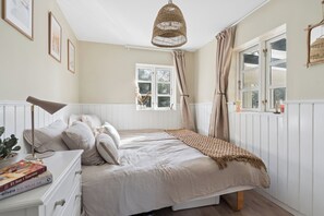 Iron/ironing board, free WiFi, wheelchair access - Summerhouse with room for 10 great location (Væggerløse)