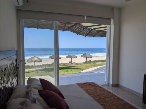 Beautiful 4 bdm Ocean Front Condo at Vivo Resorts