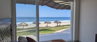 Beautiful 4 bdm Ocean Front Condo at Vivo Resorts