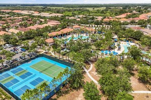 Sports court - Stunning 6-Bedroom Pool Home Minutes from Disney (Davenport)