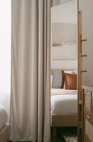 Iron/ironing board, travel cot, free WiFi, bed sheets - Historic 3BR sec to Skyline Views | 20 Min to NYC (Hoboken)