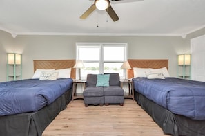 3 bedrooms, WiFi, bed sheets - Peacock Courtship & The Rooster! Sleeps 16 w/Pool! (Galveston)