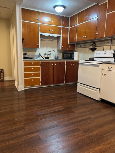 Clean & Cozy 2B- Perfect Small-Town Stay